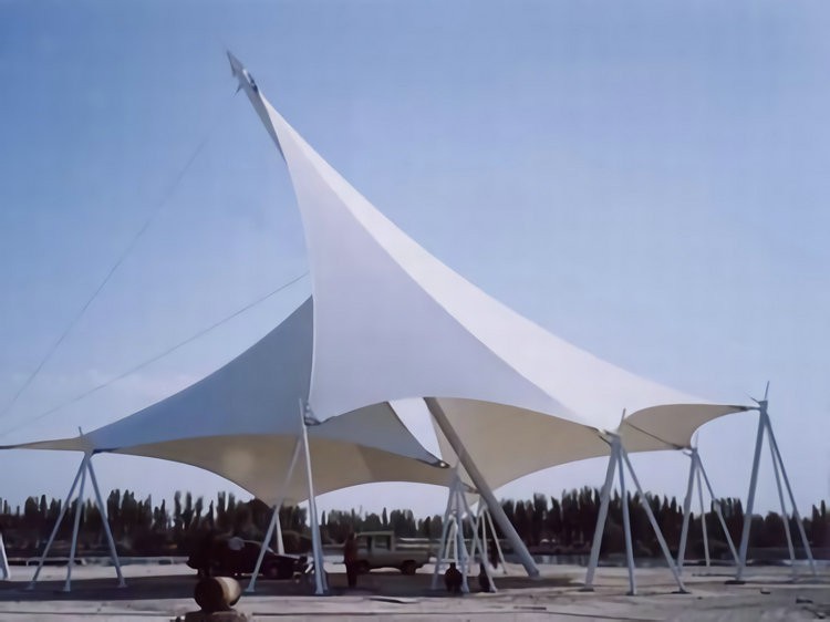 膜結(jié)構(gòu)施工現(xiàn)場(chǎng)